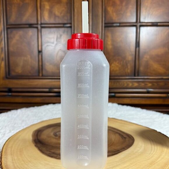 Vintage Set of 2 Rubbermaid 1qt Red Measuring + 1.25pt Blue Flip Top Bottles - Picture 4 of 12